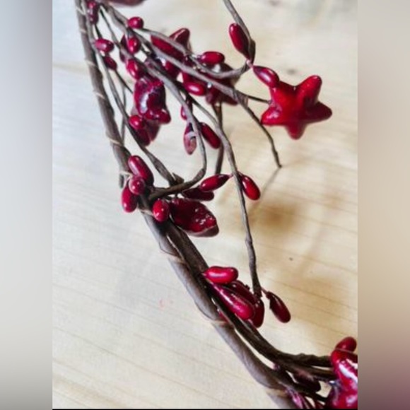 *Americana Star Pip Berry Garland - Picture 5 of 10